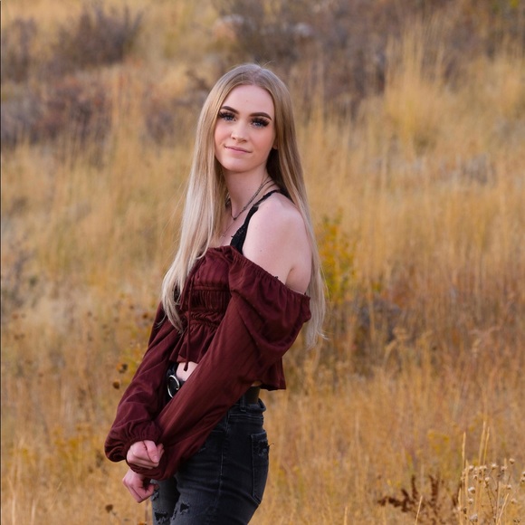 Meet your Posher, Lauren - Picture 4 of 4